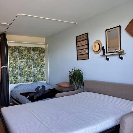 Les Pieds Dans Le Sable * מאלו-לה-באן