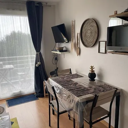 Les Pieds Dans Le Sable