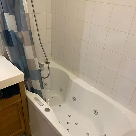 Les Pieds Dans Le Sable *